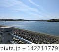 堤防から見る湖 142213779