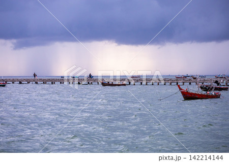 A storm is brewing at sea 142214144