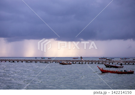 A storm is brewing at sea 142214150