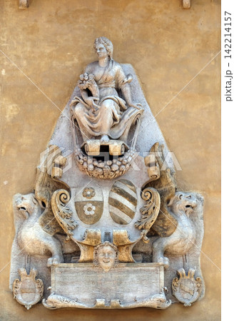 Bass relief on the wall of Palazzo Ragione in Piazza dei Signori in Verona, Italy Bass relief on the wall of Palazzo Ragione in Piazza dei Signori in Verona, Italy 142214157
