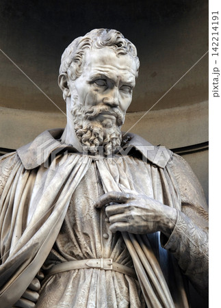 Michelangelo Buonarroti, statue in the Niches of the Uffizi Colonnade. The first half of the 19th Century they were occupied by 28 statues of famous people in Florence, Italy 142214191