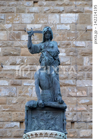 Judith and Holofernes by Donatello, Piazza della Signoria, Florence, Italy Judith and Holofernes by Donatello, Piazza della Signoria, Florence, Italy 142214195