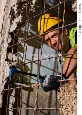 Handon renovation showing muscular effort and safety equipment 142214309