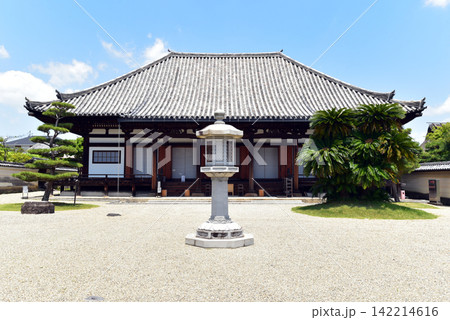 青空と新緑の法華寺 青空と新緑の法華寺 142214616