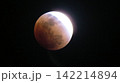 赤胴色に染まる月 142214894