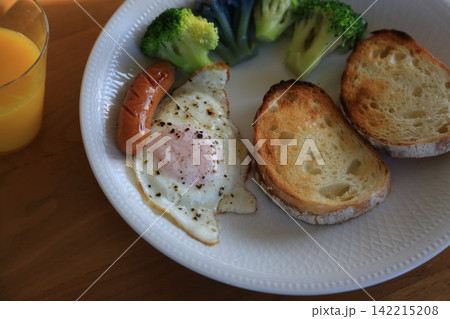 ある日の朝食(洋食) ある日の朝食(洋食) 142215208