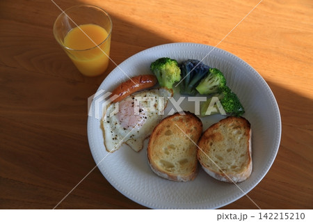 ある日の朝食(洋食) ある日の朝食(洋食) 142215210