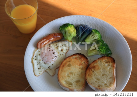 ある日の朝食(洋食) ある日の朝食(洋食) 142215211