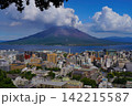 城山公園から見た桜島と鹿児島市の風景 142215587