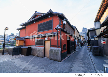 京都の先斗町の花街 (京都府京都市中京区) 京都の先斗町の花街 (京都府京都市中京区) 142215920