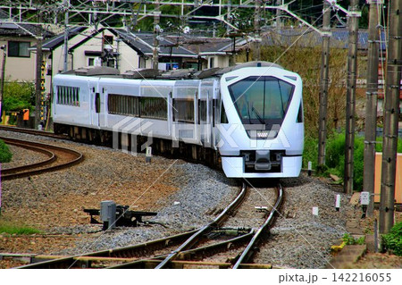 『新鹿沼駅』へ入線する… 超豪華特急『スペーシアX』N100系 『新鹿沼駅』へ入線する… 超豪華特急『スペーシアX』N100系 142216055
