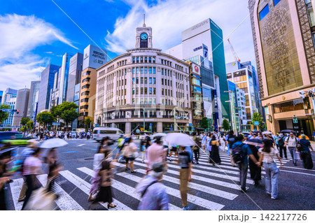 日本の東京都市景観8月18日。東京・銀座。銀座四丁目やセイコーハウス銀座などを望む 日本の東京都市景観8月18日。東京・銀座。銀座四丁目やセイコーハウス銀座などを望む 142217726