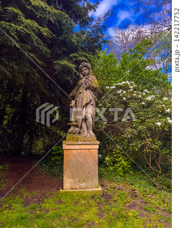 Statue of a girl in Karlovy Vary surrounded by trees and plants Statue of a girl in Karlovy Vary surrounded by trees and plants 142217752