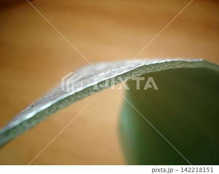 Foil Thermal Insulation Material Highlights Its Unique Texture and Curvature 142218151