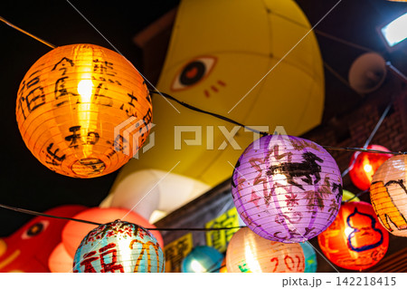 ランタン 提燈 燈籠 142218415