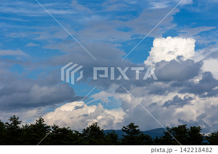 夏空と雲 142218482