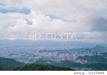 Panoramic view of Taipei city from Shilitoushan mountain in Taiwan Panoramic view of Taipei city from Shilitoushan mountain in Taiwan 142219049