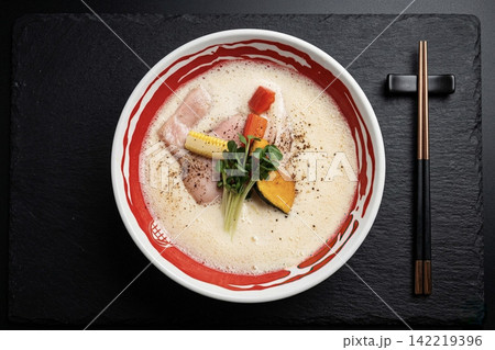 鶏白湯 鶏白湯 142219396