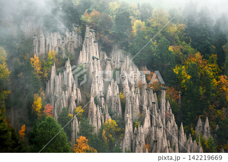 Earth pyramids surrounded by vibrant autumn forests Earth pyramids surrounded by vibrant autumn forests 142219669