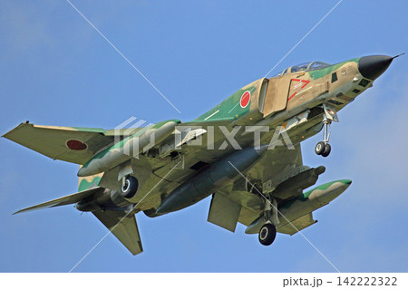 航空自衛隊のRF-4 ファントムII（陸上迷彩）とAN/ALQ-131(ECMポッド) 142222322