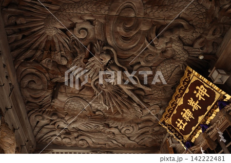 迫力満点の神崎神社の龍の彫物 142222481