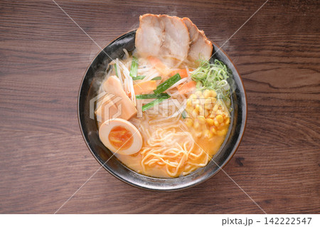 注)湯気は合成です。みそラーメン、味噌らーめん、味噌スープ、中華麺、もやし炒め、トッピング。 注)湯気は合成です。みそラーメン、味噌らーめん、味噌スープ、中華麺、もやし炒め、トッピング。 142222547