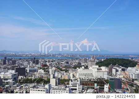 徳島市のシンボル・眉山から望む徳島市街・瀬戸内海のパノラマビュー 徳島市のシンボル・眉山から望む徳島市街・瀬戸内海のパノラマビュー 142224455