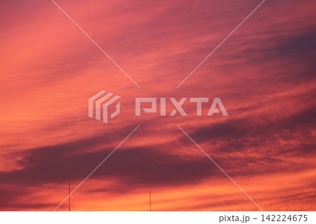 夏の夕暮れ　染まる空　紅蓮 142224675