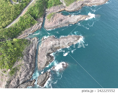 クルスの海「叶」の字が近くに見える春の空撮 クルスの海「叶」の字が近くに見える春の空撮 142225552