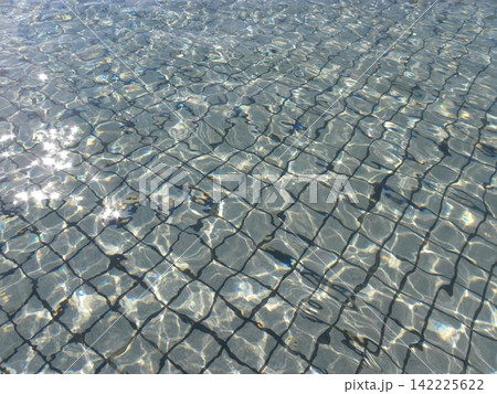 透明な水/海辺の足湯 透明な水/海辺の足湯 142225622
