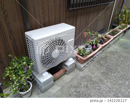 室外機のまわりにプランター 142226127