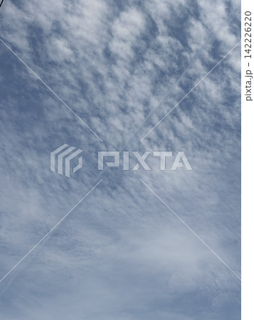 秋の青空と白い雲2 秋の青空と白い雲2 142226220