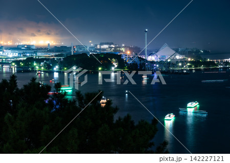 野島公園展望台から望む八景島シーパラダイス方面の夜景 142227121