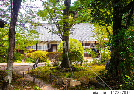 法界寺 女性の信仰を集める薬師如来のご利益:安産,授乳,子授 法界寺 女性の信仰を集める薬師如来のご利益:安産,授乳,子授 142227835