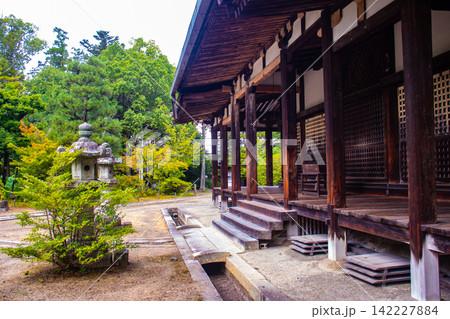 法界寺 女性の信仰を集める薬師如来のご利益：安産,授乳,子授 142227884