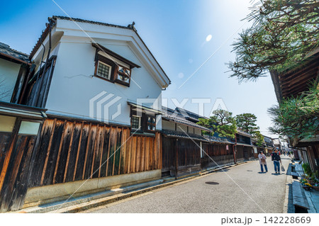 【重要伝統的建造物群保存地区】八幡 新町通りの春の風景11 滋賀県近江八幡市 【重要伝統的建造物群保存地区】八幡 新町通りの春の風景11 滋賀県近江八幡市 142228669