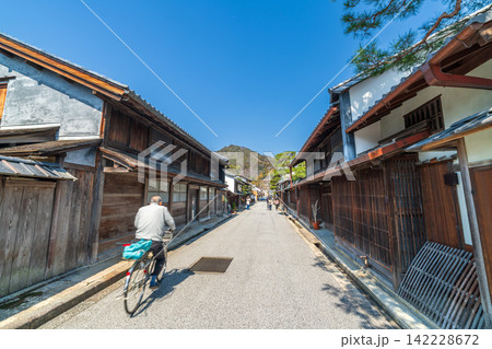 【重要伝統的建造物群保存地区】八幡　新町通りの春の風景9　滋賀県近江八幡市 142228672