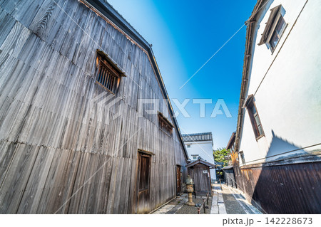 【重要伝統的建造物群保存地区】八幡 旧西川家住宅の春の風景1 滋賀県近江八幡市 【重要伝統的建造物群保存地区】八幡 旧西川家住宅の春の風景1 滋賀県近江八幡市 142228673