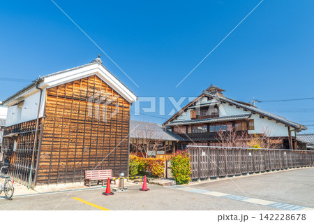 【重要伝統的建造物群保存地区】八幡　旧伴家住宅の春の風景　滋賀県近江八幡市 142228678