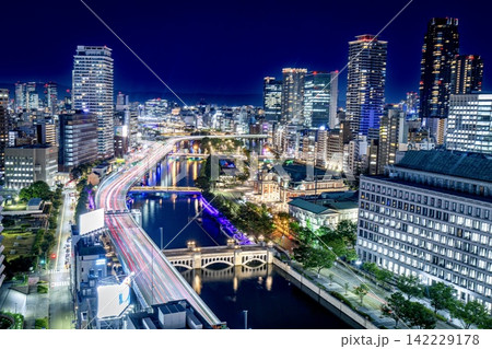 大阪府、堂島・中之島の夜景(中之島公園方向) 大阪府、堂島・中之島の夜景(中之島公園方向) 142229178