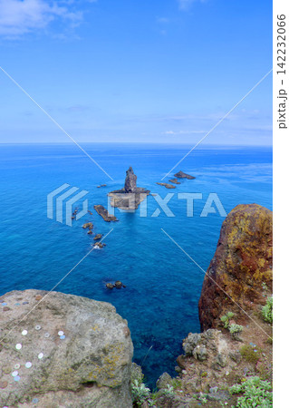 神威岩・夏の神威岬(北海道・積丹町) 神威岩・夏の神威岬(北海道・積丹町) 142232066