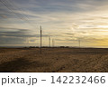 千葉県南房総市の根本海岸 夕暮れの砂浜に立ち並ぶ電柱とノスタルジックな沿岸風景 千葉県南房総市の根本海岸 夕暮れの砂浜に立ち並ぶ電柱とノスタルジックな沿岸風景 142232466