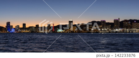 ポートアイランドから眺める神戸港の夕景　神戸市中央区にて 142233876
