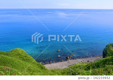 神威岬の青い海・岬北側(北海道・積丹町) 神威岬の青い海・岬北側(北海道・積丹町) 142233932