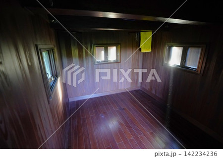 大笠山避難小屋の内部 142234236