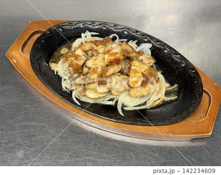 鶏もも にんにく ガーリック 仕立 鶏もも にんにく ガーリック 仕立 142234609