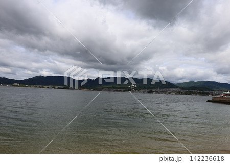 宮島と霊峰・弥山の景色【日本・広島】 宮島と霊峰・弥山の景色【日本・広島】 142236618