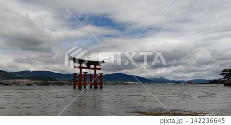 嚴島神社の大鳥居【日本・広島】 嚴島神社の大鳥居【日本・広島】 142236645