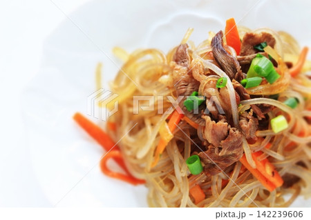 韓国料理のチャプチェ 韓国料理のチャプチェ 142239606
