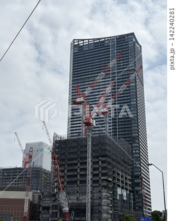 建設中の高層ビルを望む 建設中の高層ビルを望む 142240281